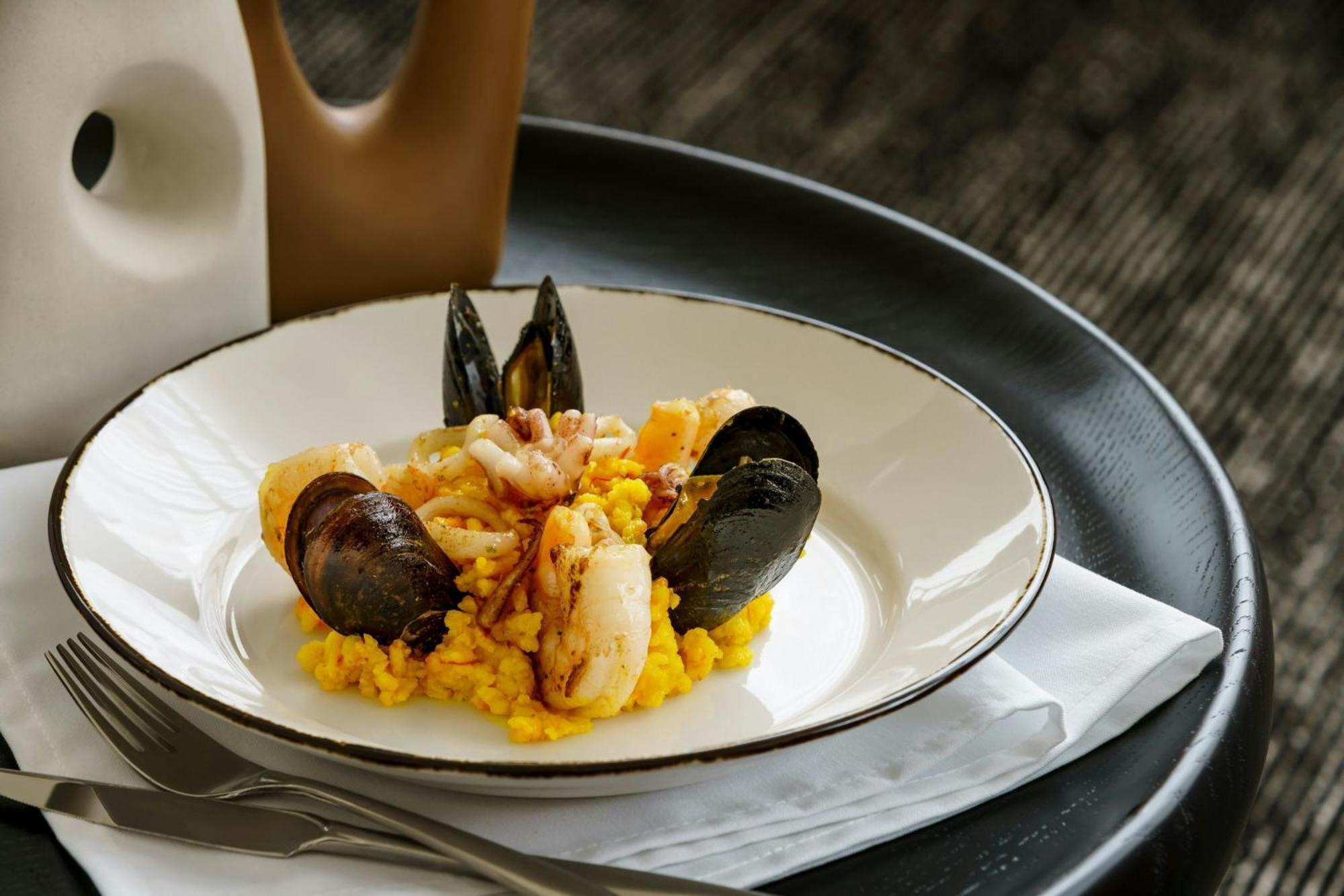 Ac Hotel By Marriott Bethesda Downtown Bagian luar foto